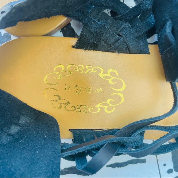 NYLA genuine black leather gladiator type sandal with buckle size 10 - Picture 7 of 7